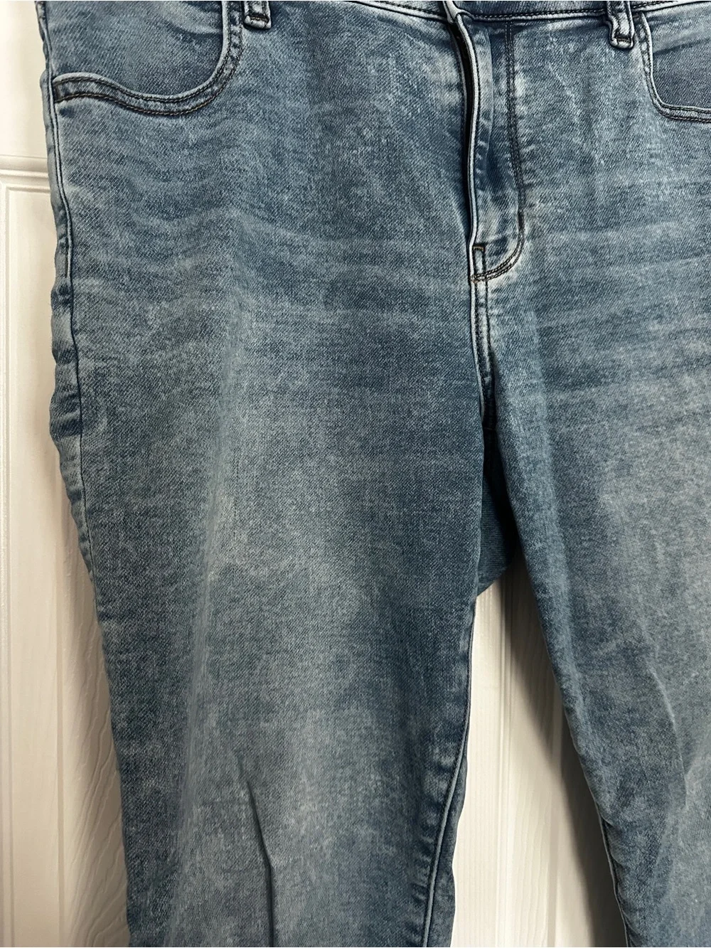 American Eagle Outfitters Light Wash Skinny Jeans